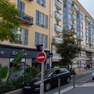 L18 Parking Terrace Ac 10mins Walk To Beaches Nice